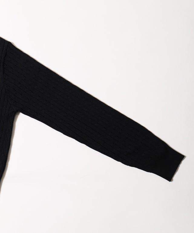 ケーブル長袖ニット