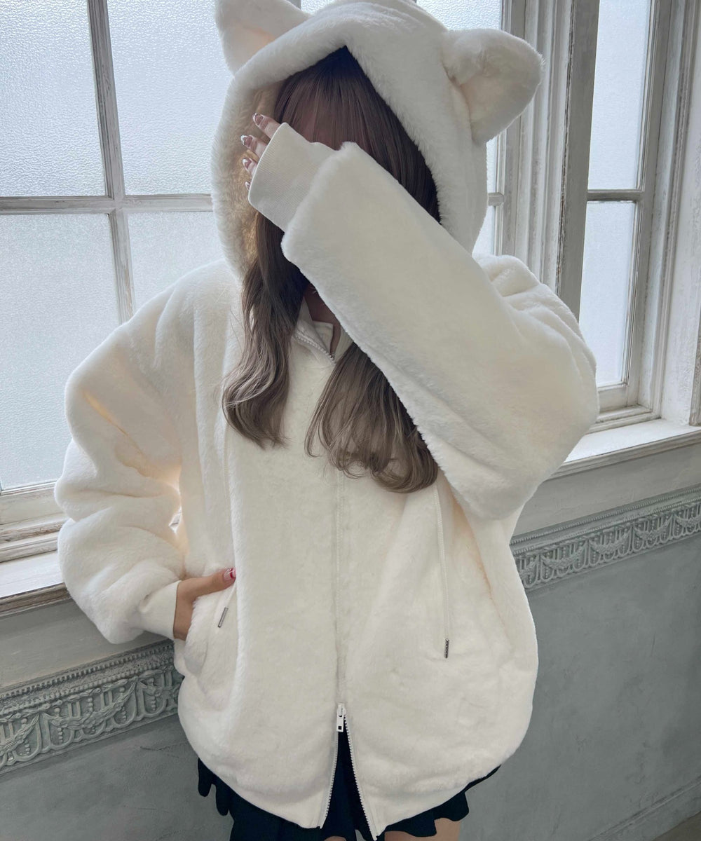 ホワイト モデル：160㎝ F着用