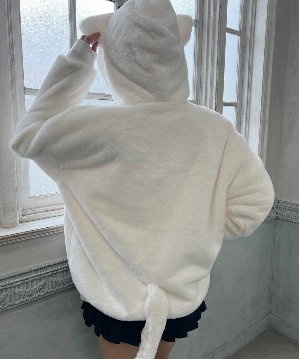 ホワイト モデル：160㎝ F着用