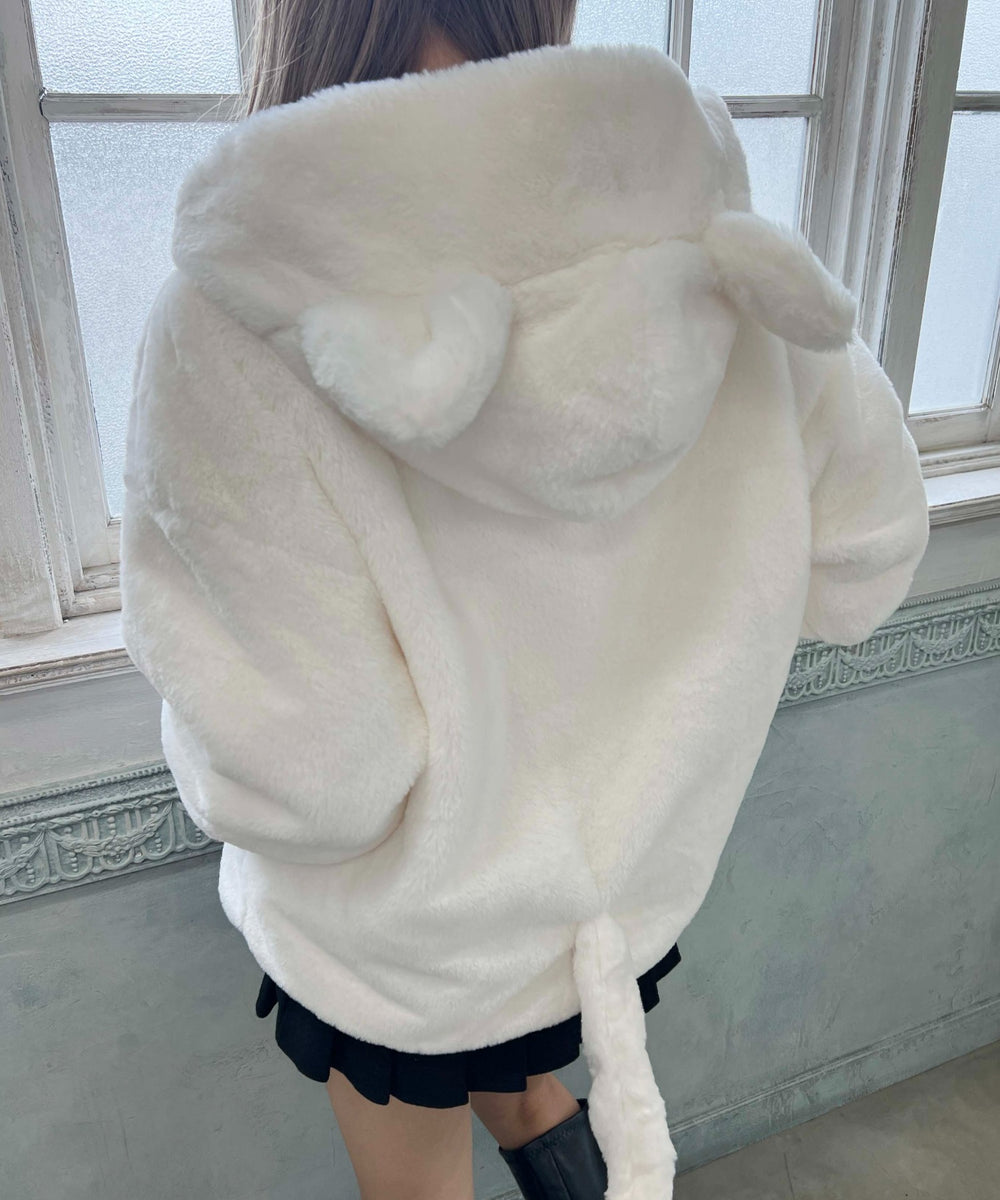 ホワイト モデル：160㎝ F着用