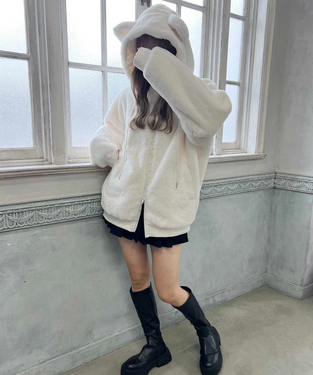 ホワイト モデル：160㎝ F着用