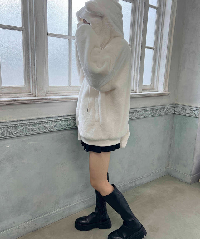 ホワイト モデル：160㎝ F着用