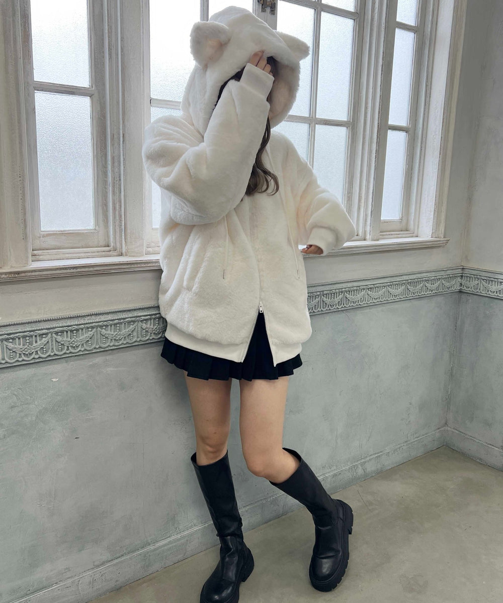 ホワイト モデル：160㎝ F着用