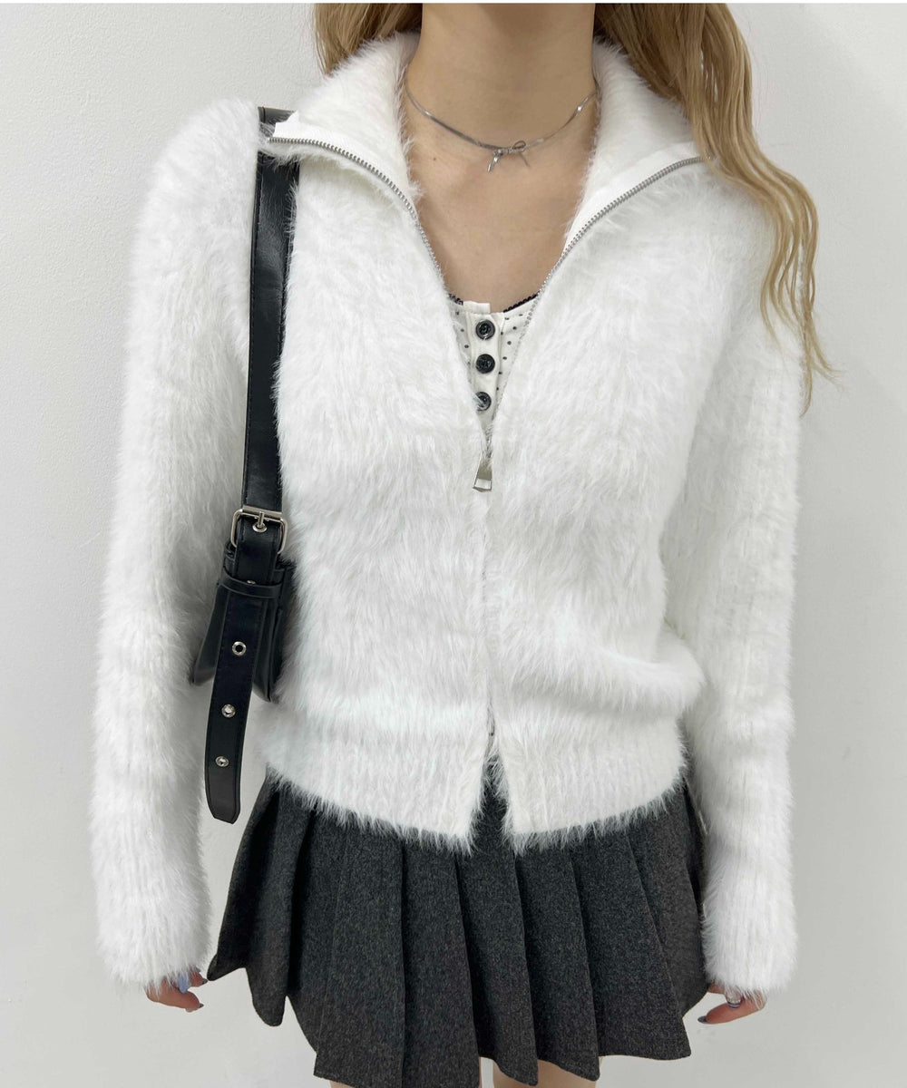 ホワイト モデル：160㎝ F着用