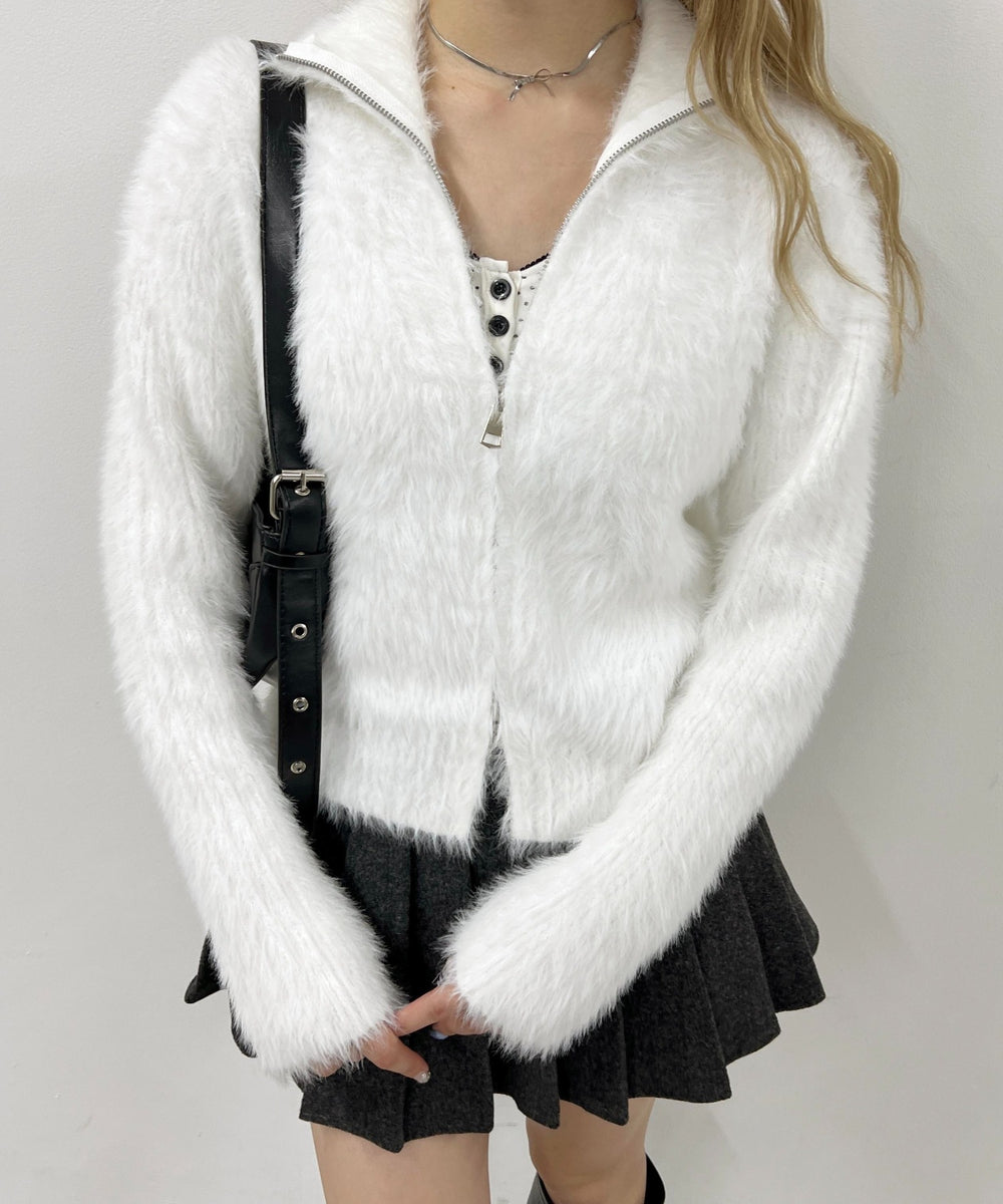 ホワイト モデル：160㎝ F着用