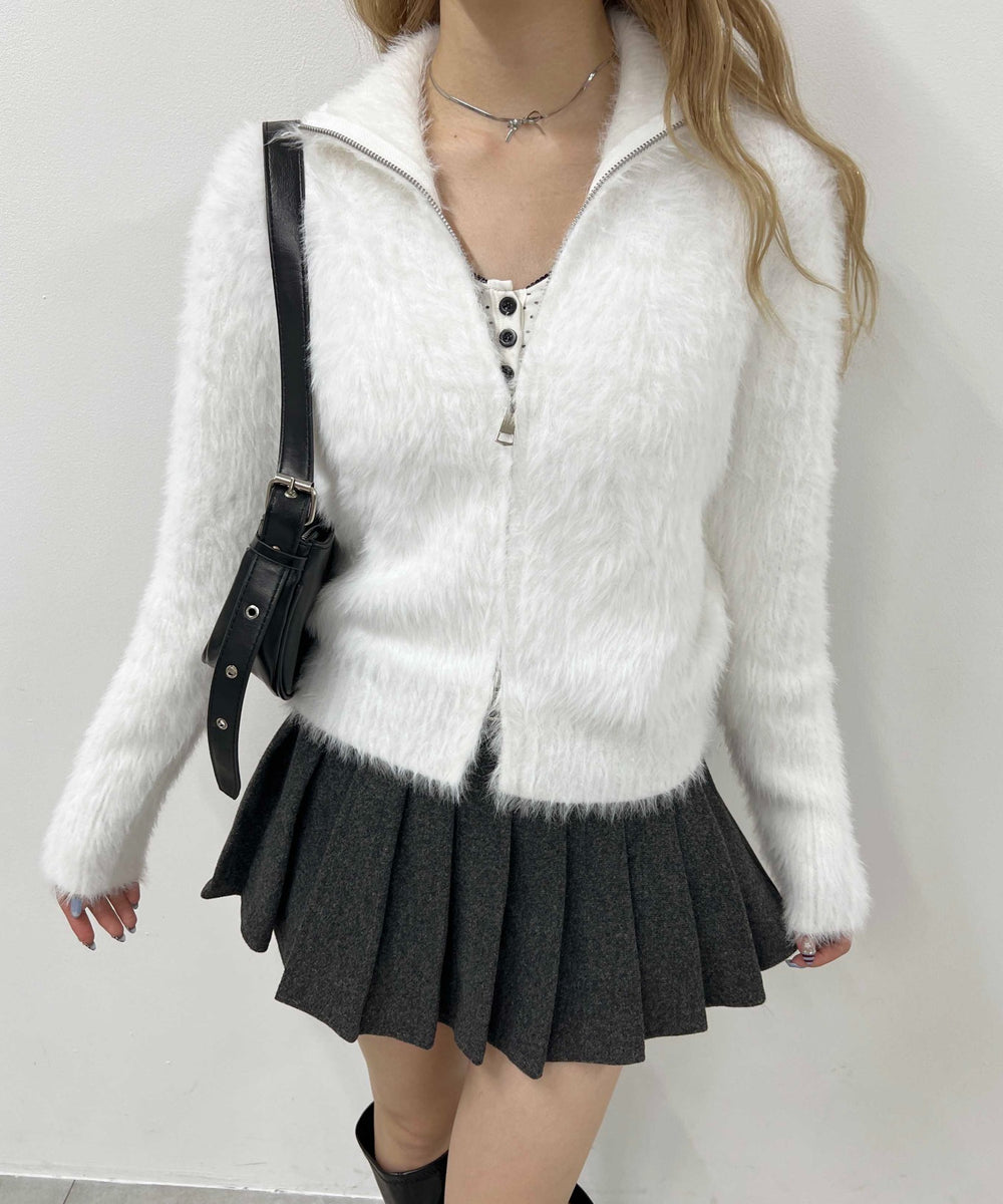 ホワイト モデル：160㎝ F着用