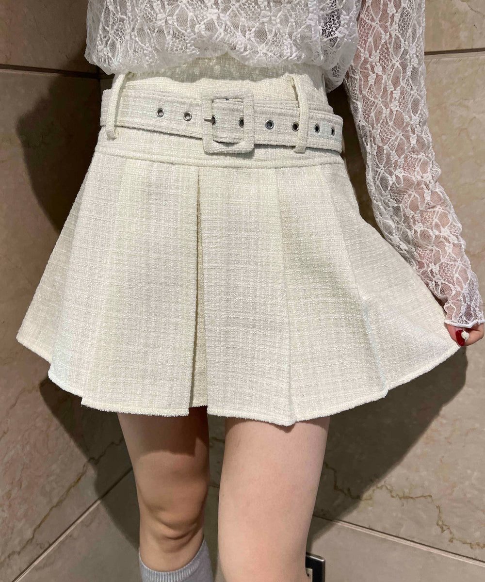 ホワイト モデル：160㎝ F着用