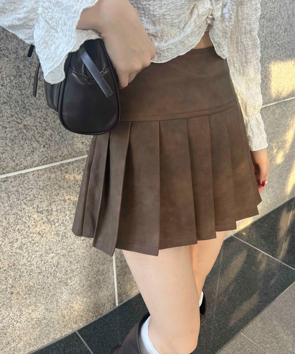 合皮プリーツスカート