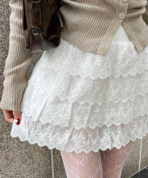 ホワイト モデル：160㎝ F着用