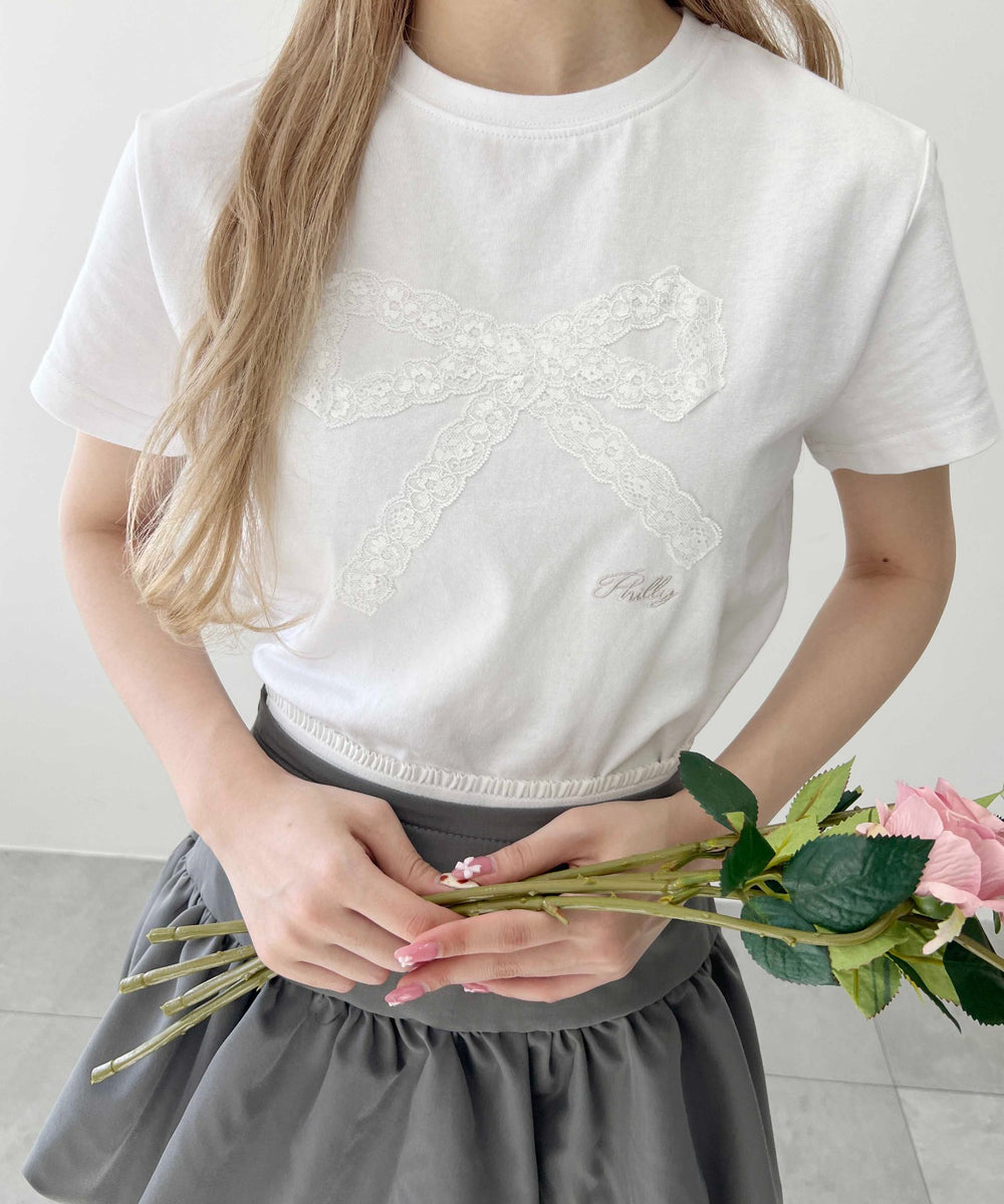 ホワイト モデル：160㎝ F着用