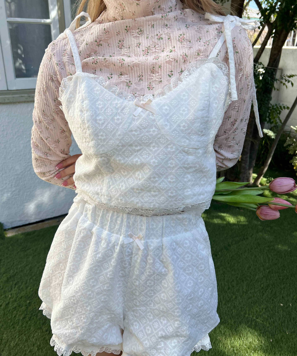 ホワイト モデル：160㎝ F着用