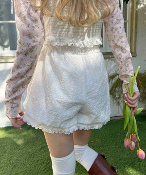 ホワイト モデル：160㎝ F着用