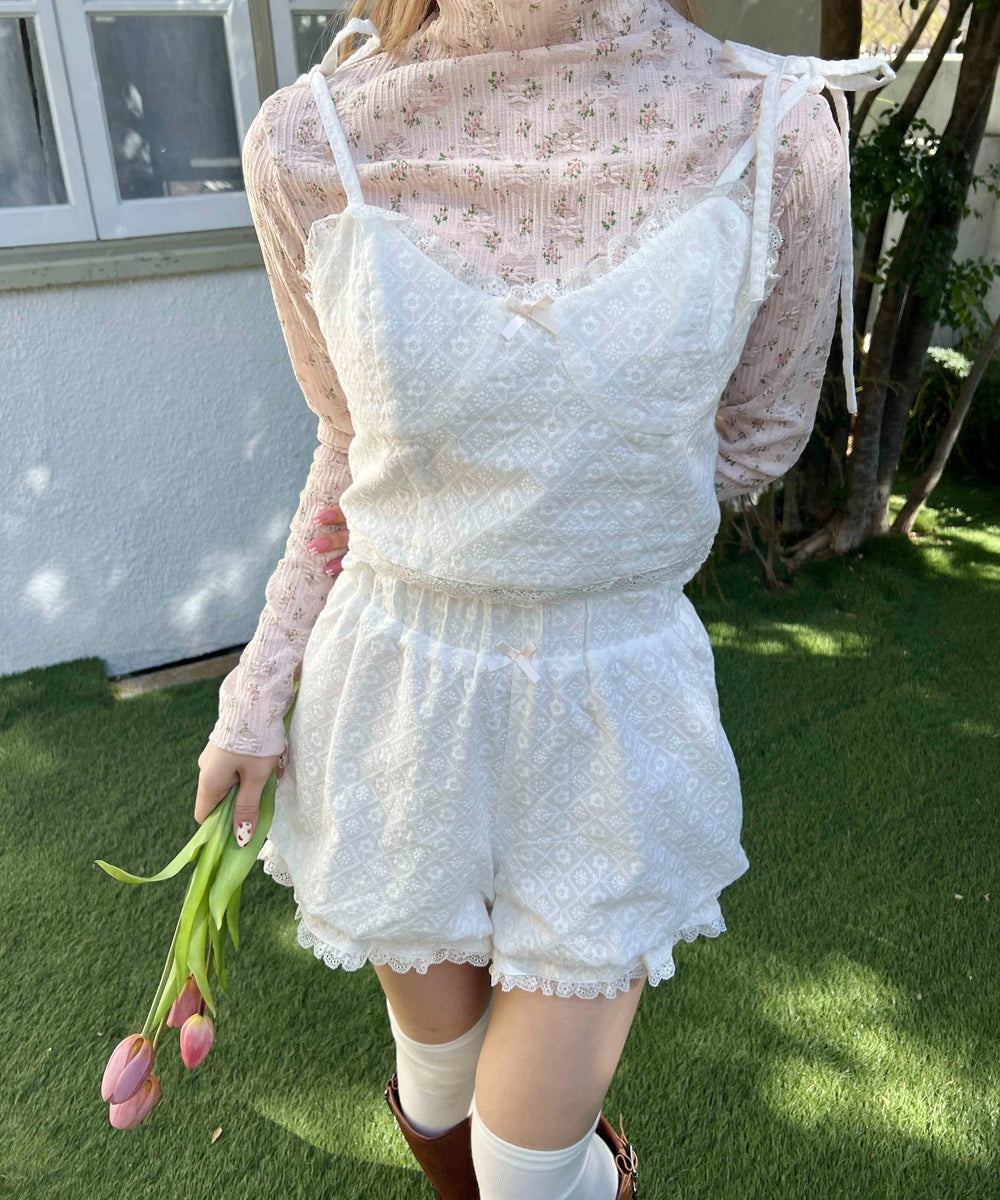 ホワイト モデル：160㎝ F着用