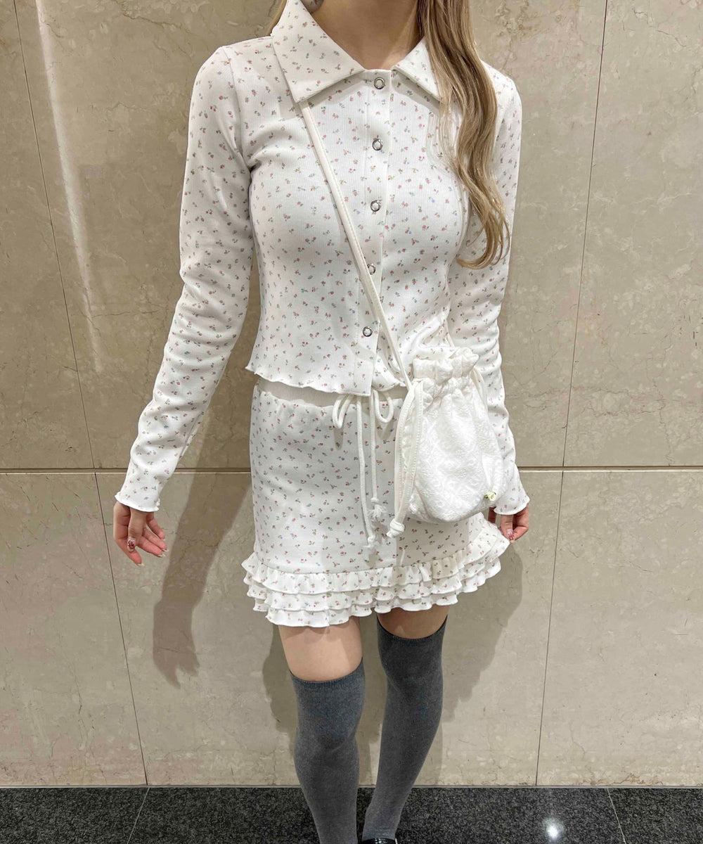 ホワイト モデル：160㎝ F着用