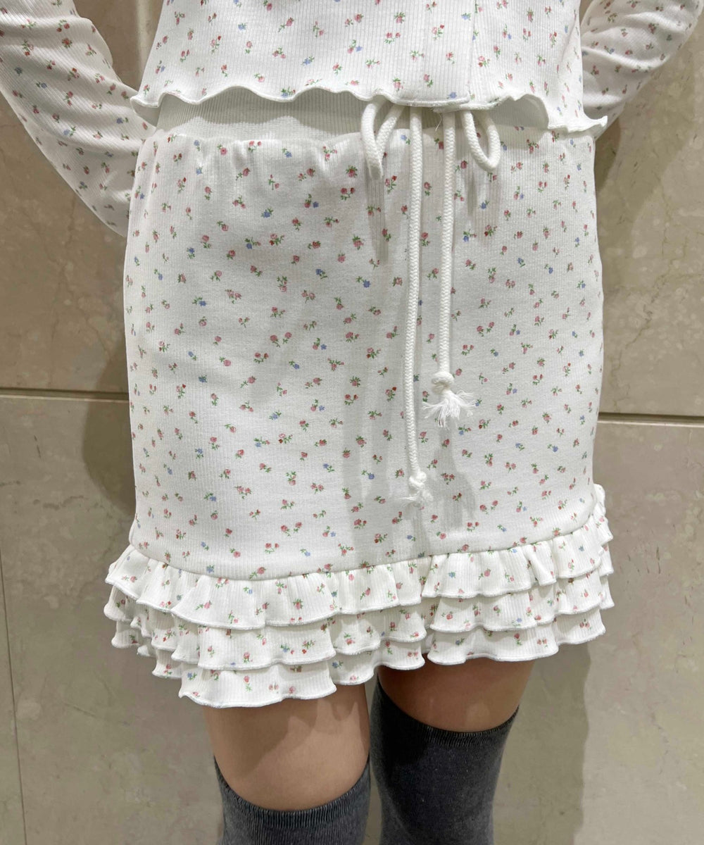 ホワイト モデル：160㎝ F着用