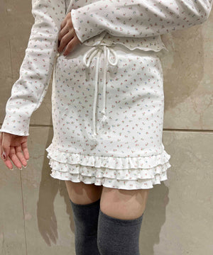 ホワイト モデル：160㎝ F着用