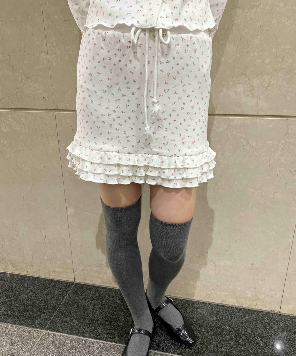 ホワイト モデル：160㎝ F着用