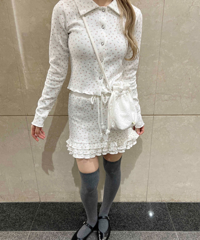 ホワイト モデル：160㎝ F着用