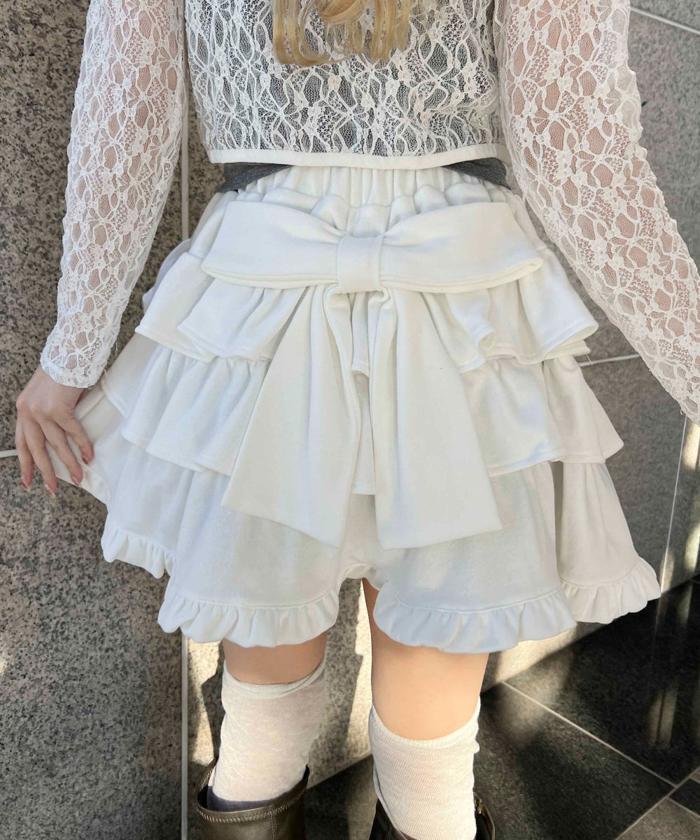 ホワイト モデル：160㎝ F着用