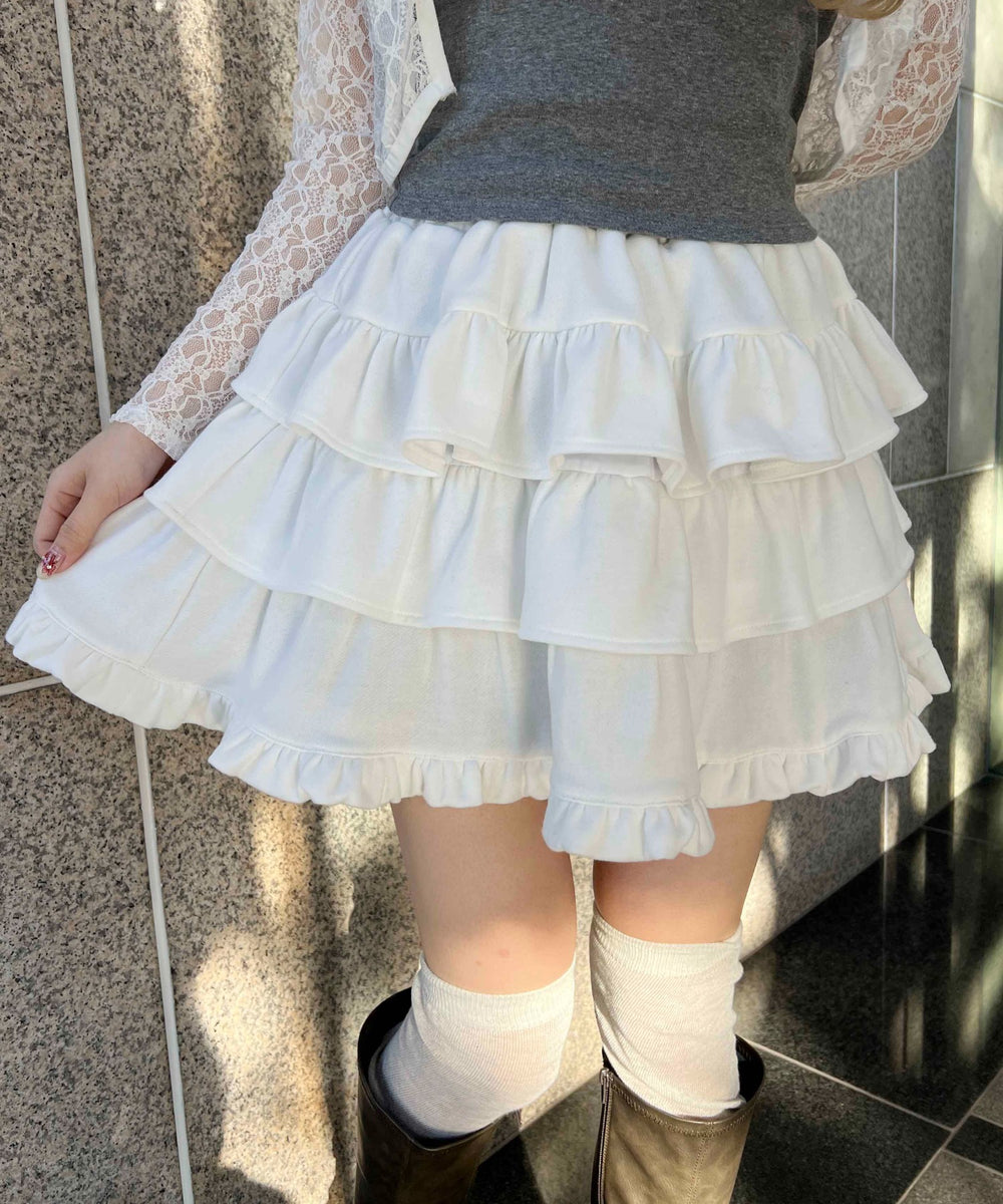 ホワイト モデル：160㎝ F着用