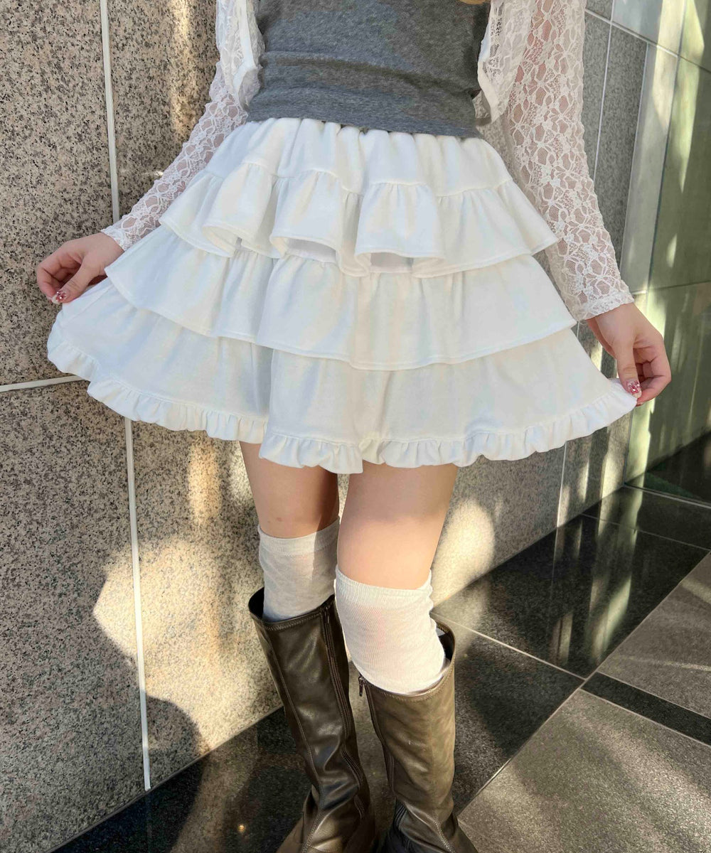 ホワイト モデル：160㎝ F着用