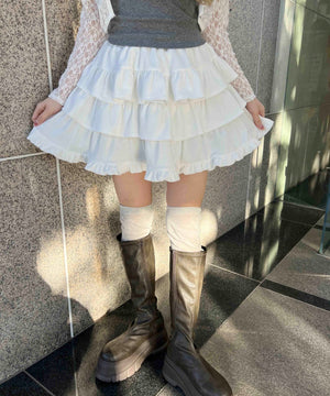 ホワイト モデル：160㎝ F着用