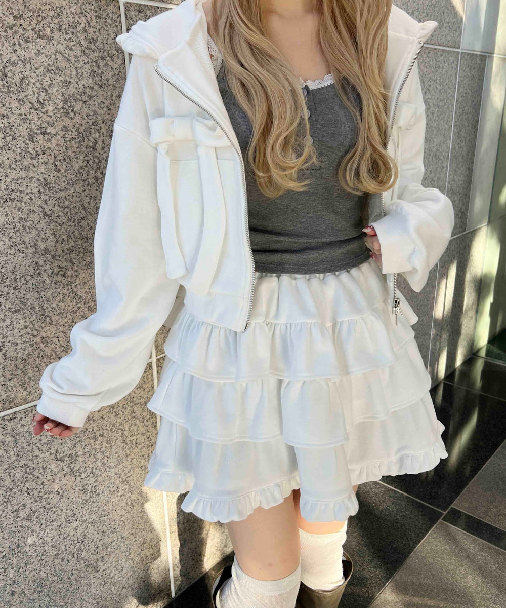 ホワイト モデル：160㎝ F着用