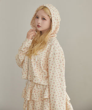 ホワイトアイボリー モデル：156㎝ F着用