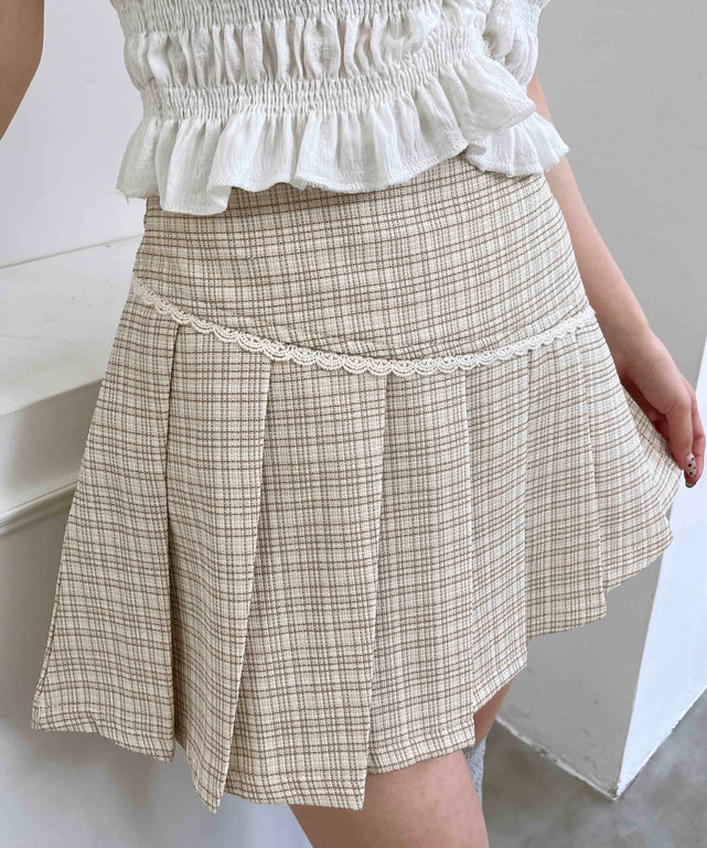 ホワイト モデル：160㎝ F着用