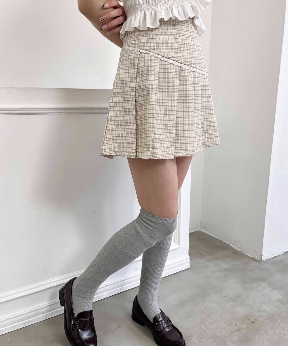 ホワイト モデル：160㎝ F着用