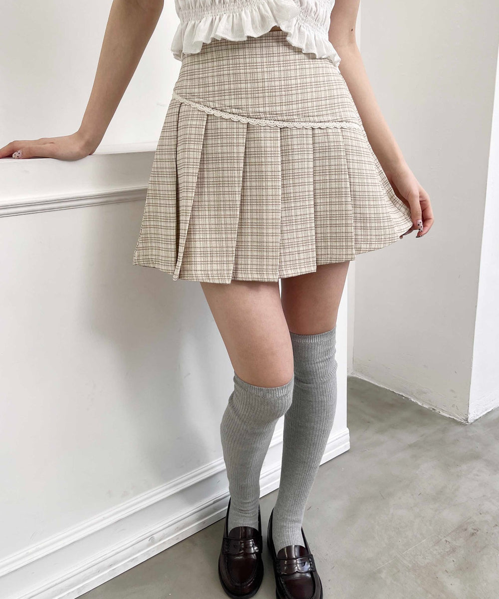 ホワイト モデル：160㎝ F着用