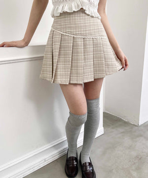 ホワイト モデル：160㎝ F着用