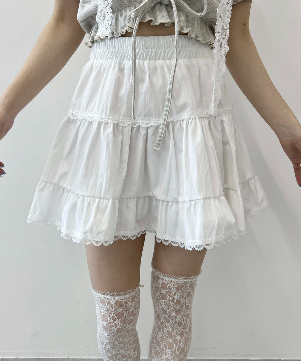 ホワイト モデル：160㎝ F着用