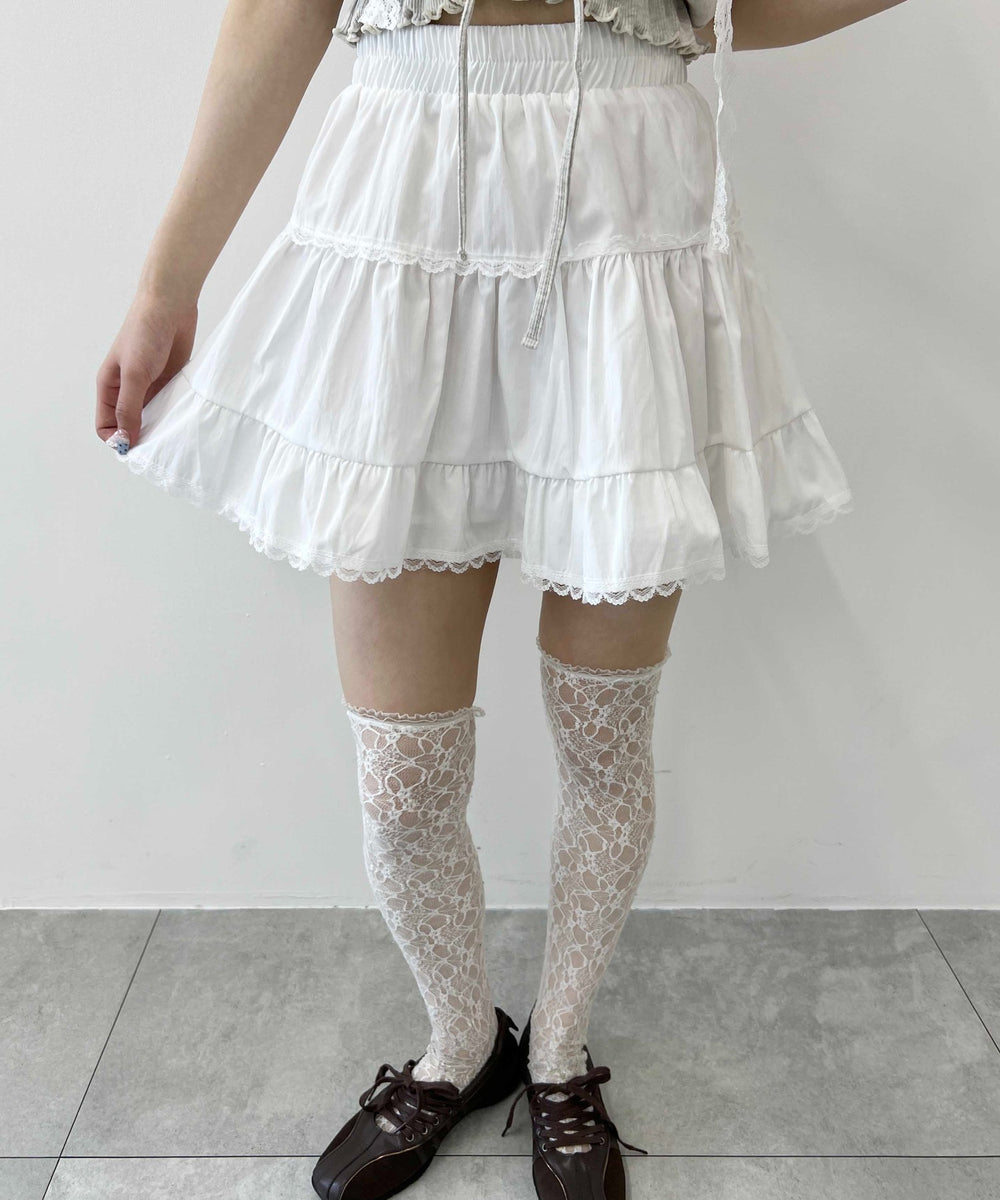 ホワイト モデル：160㎝ F着用