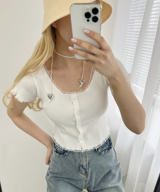 ホワイト モデル：160㎝ F着用