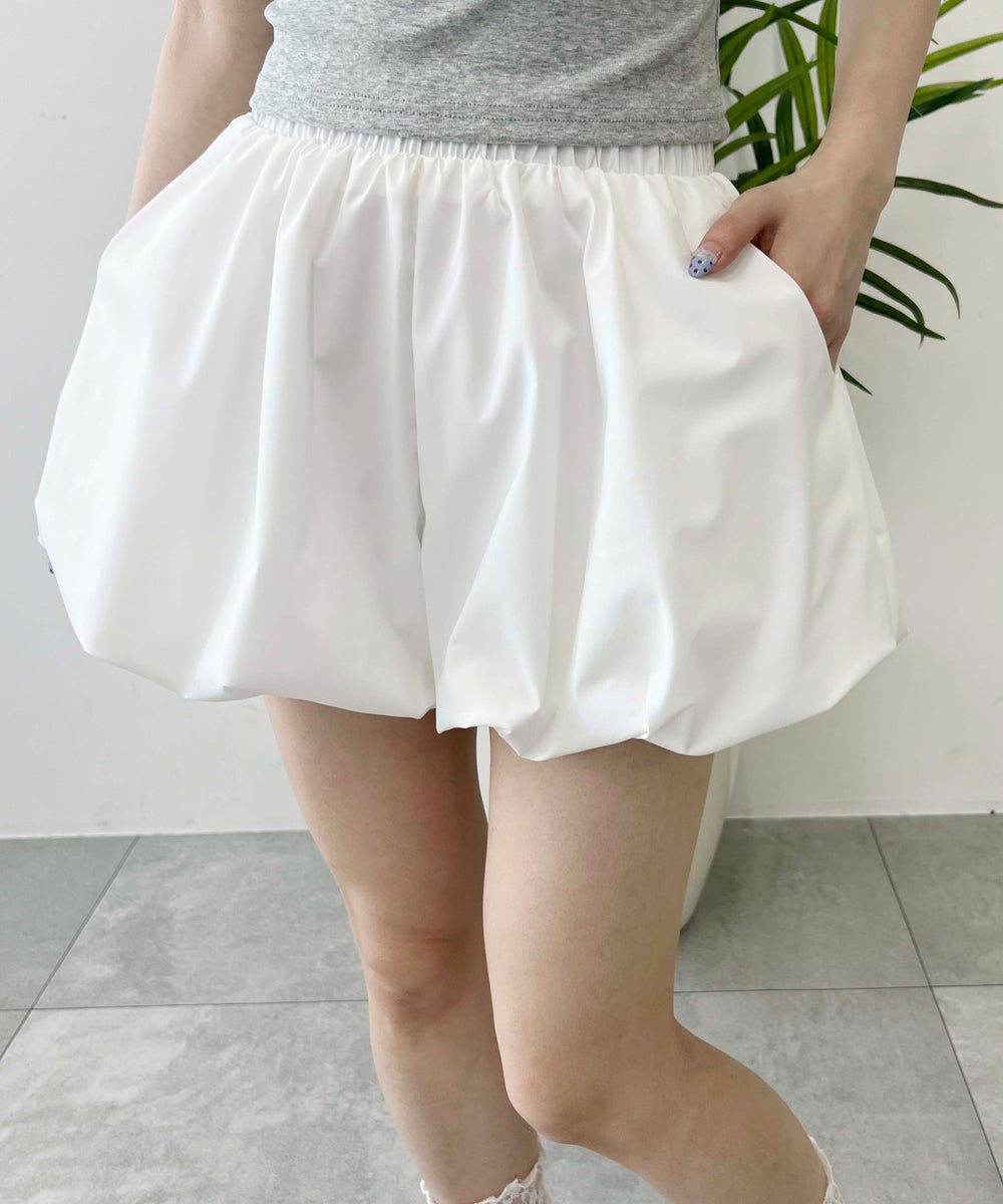 ホワイト モデル：160㎝ F着用