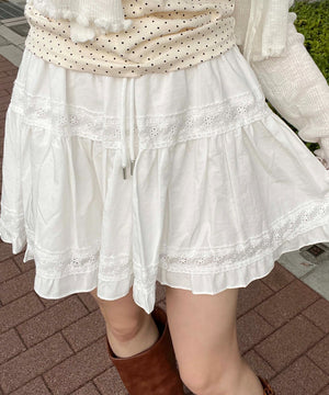 ホワイト モデル：160㎝ F着用