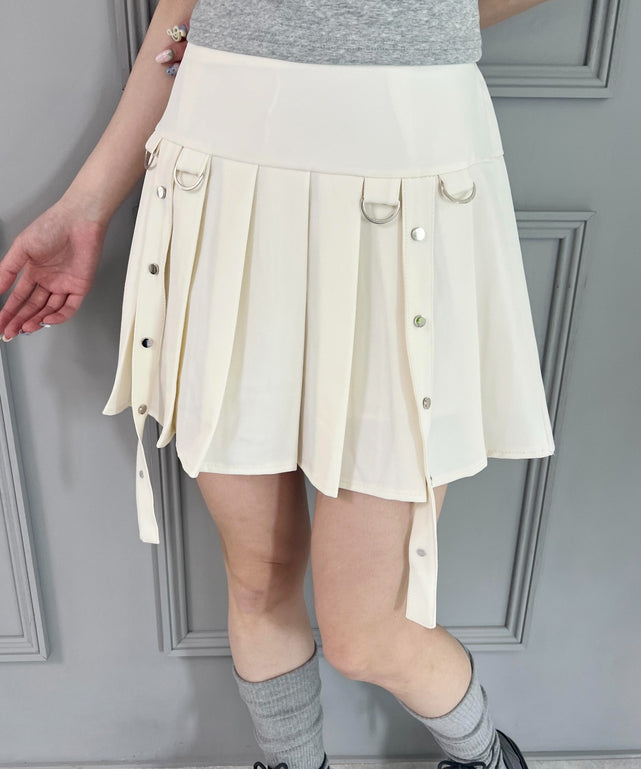 ホワイト モデル：160㎝ F着用