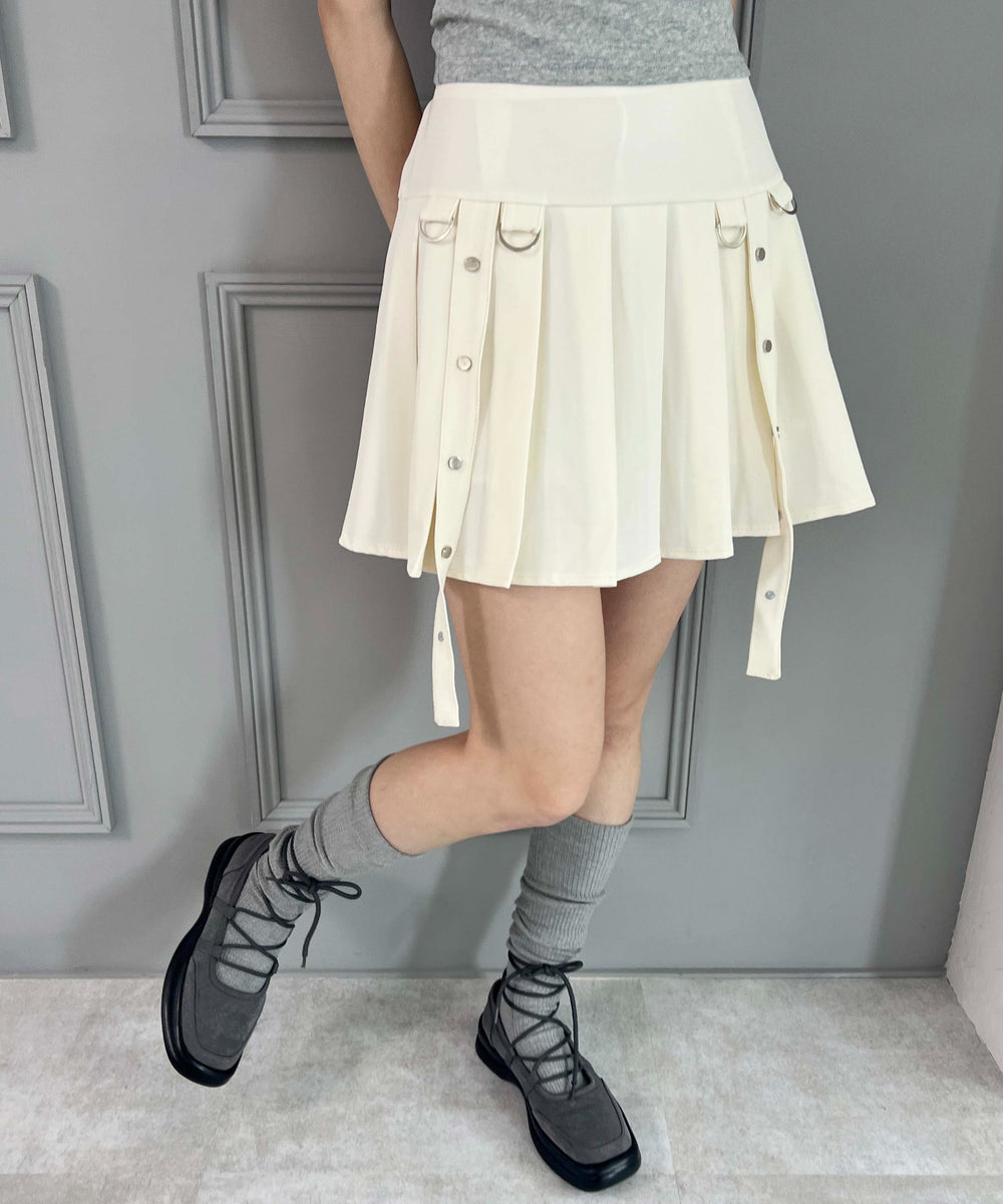 ホワイト モデル：160㎝ F着用