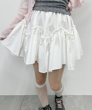 ホワイト モデル：160㎝ F着用