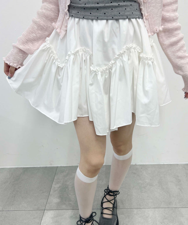 ホワイト モデル：160㎝ F着用