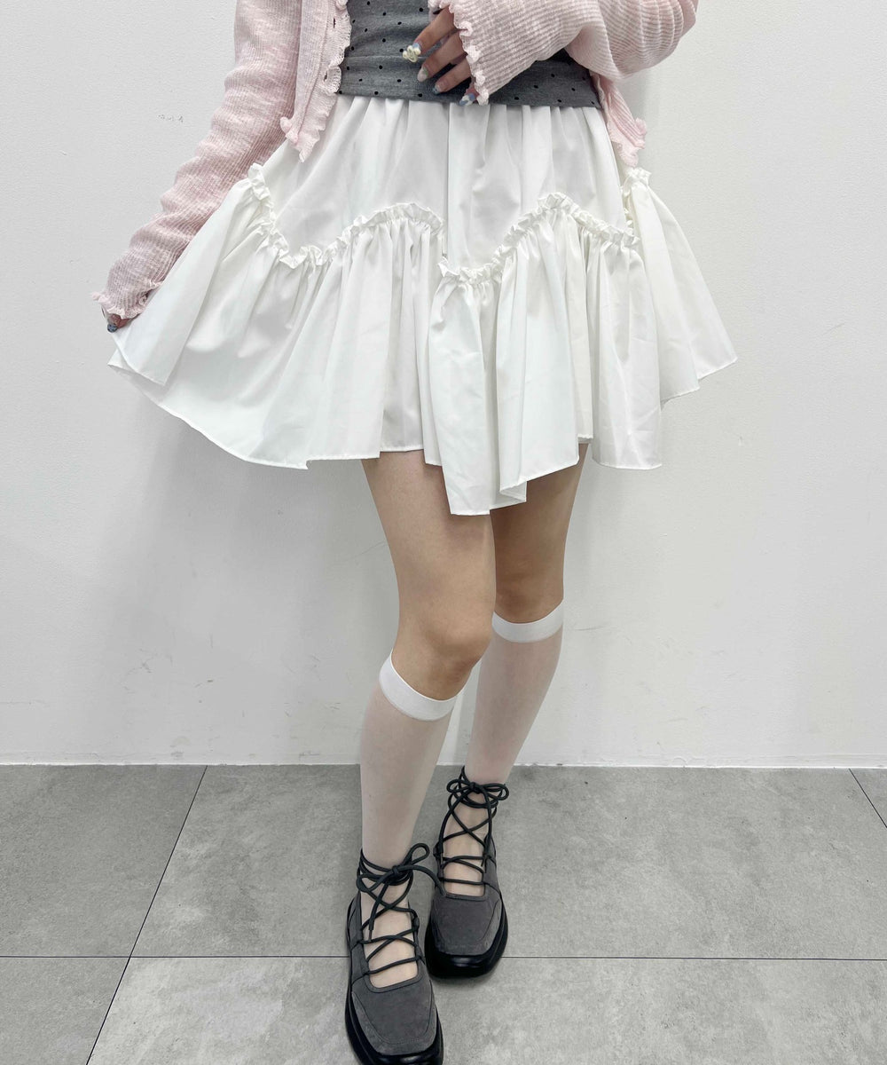 ホワイト モデル：160㎝ F着用