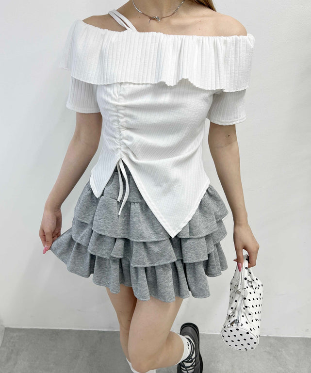 ホワイト モデル：160㎝ F着用