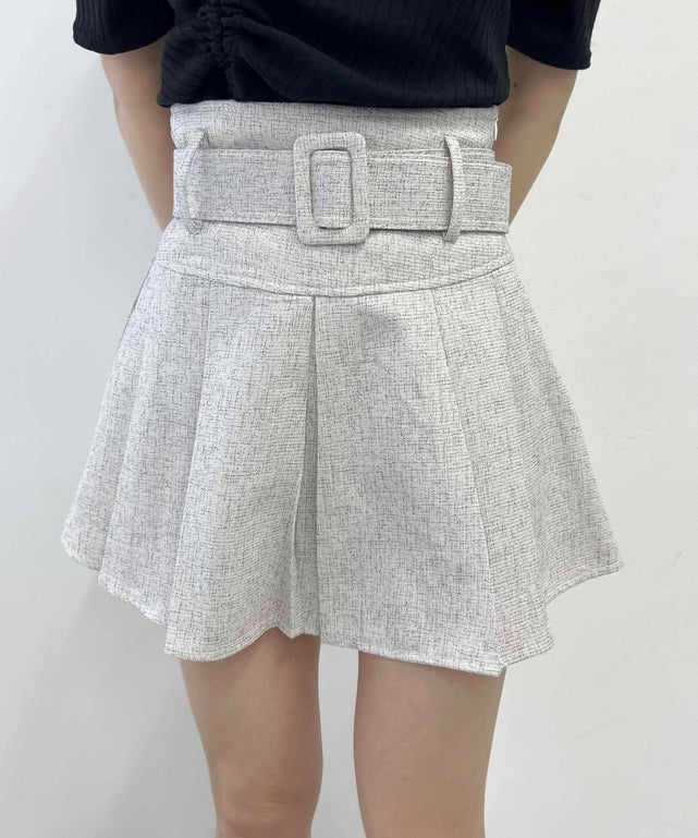 ホワイト モデル：160㎝ F着用