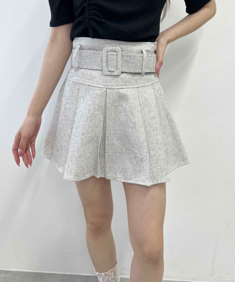 ホワイト モデル：160㎝ F着用