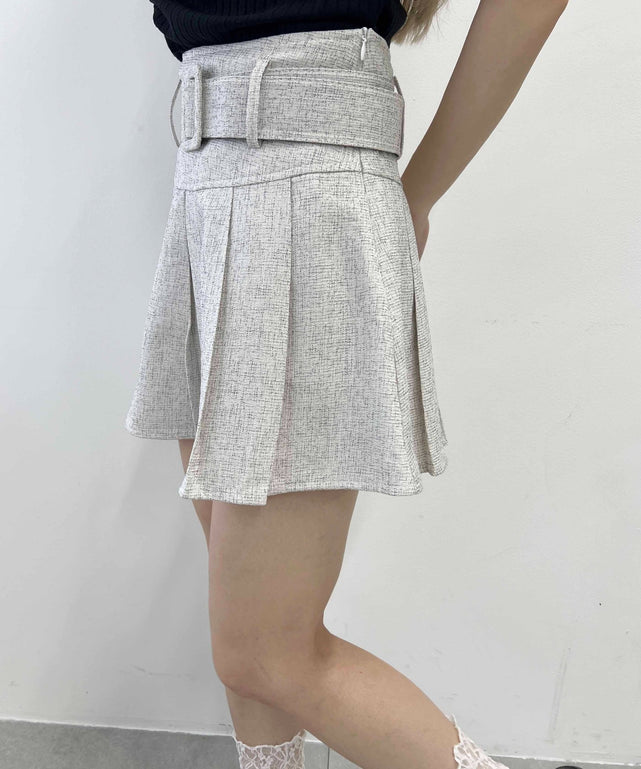 ホワイト モデル：160㎝ F着用