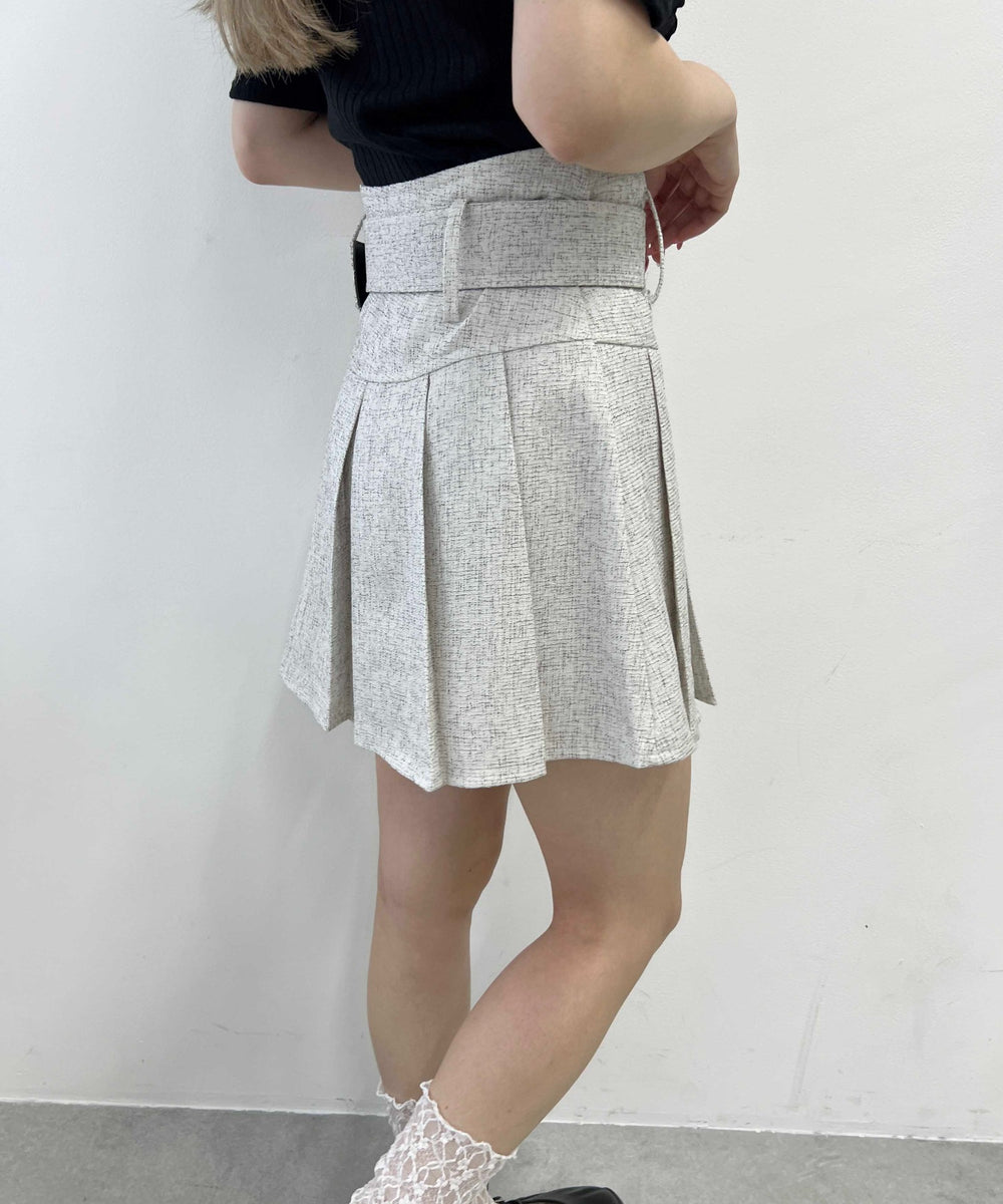 ホワイト モデル：160㎝ F着用