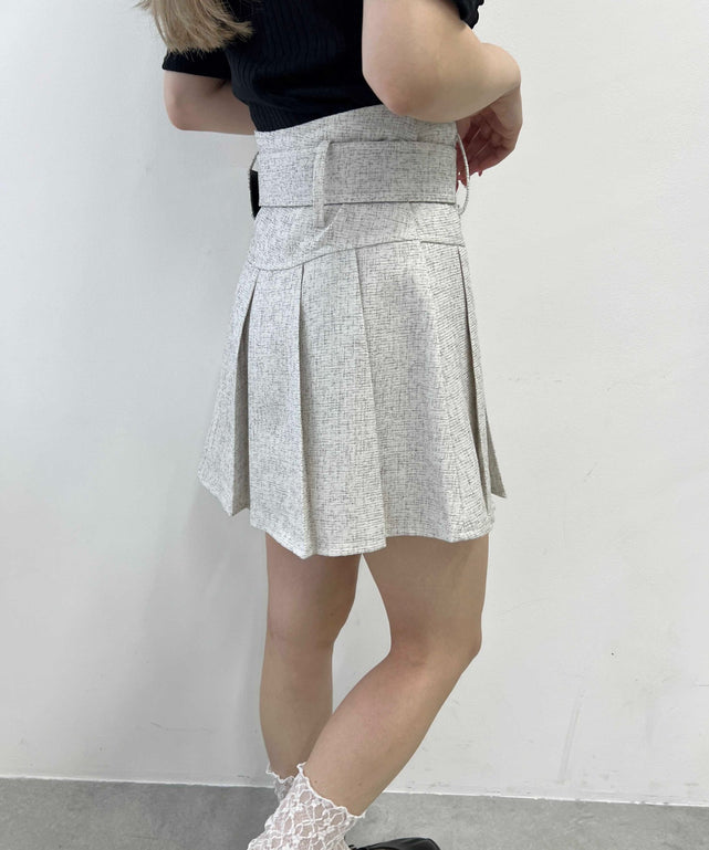 ホワイト モデル：160㎝ F着用