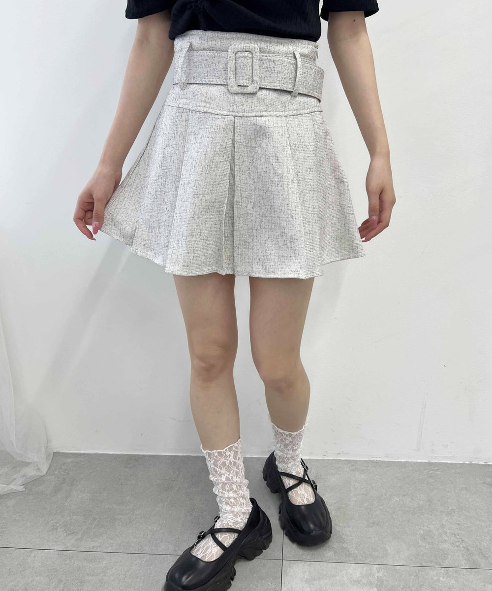 ホワイト モデル：160㎝ F着用