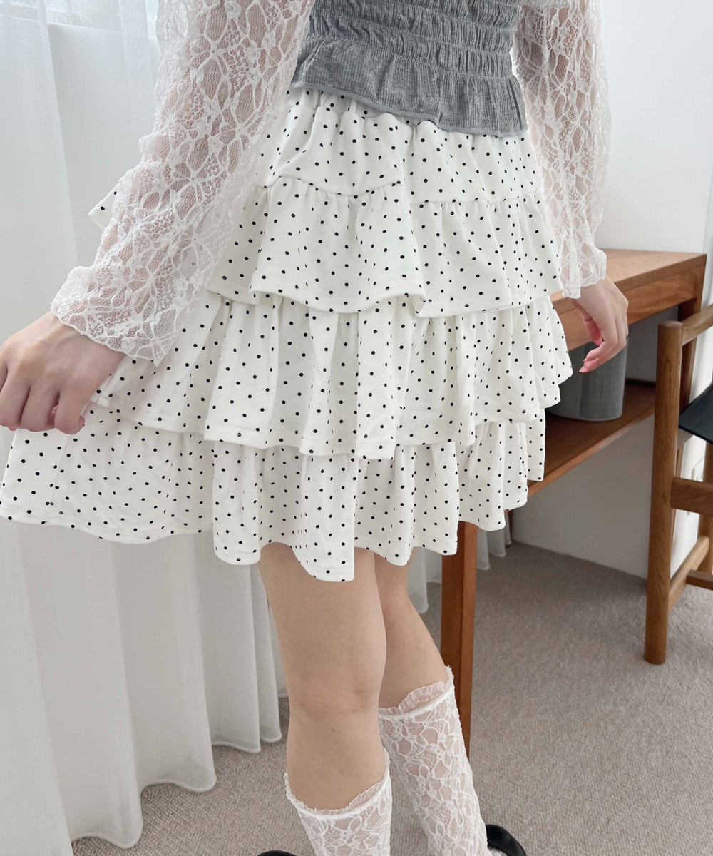 ホワイト モデル：160㎝ F着用